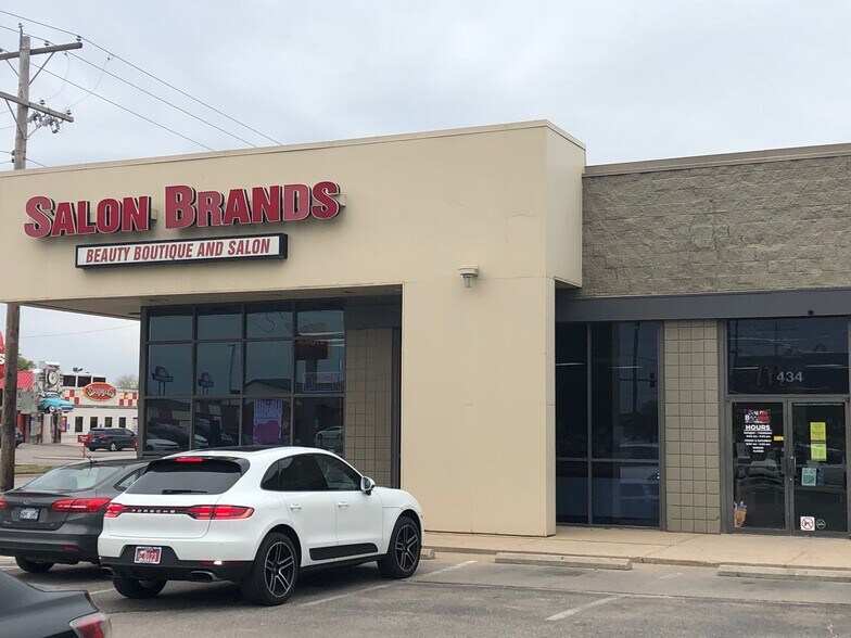 More Photos Of 434 S West St, Wichita Freestanding For Lease