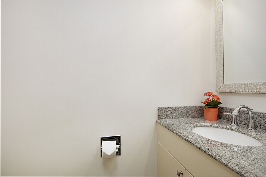 More Photos Of 2814 3rd Av W, Vancouver Hospitality For Sale