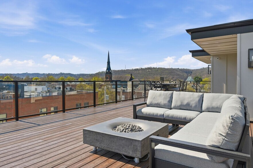 More Photos Of 443 Walnut St, Sewickley Flex For Sale