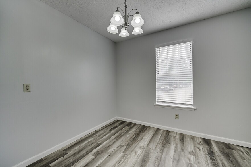 More Photos Of 1906 W Matthews Ave, Jonesboro Apartments For Sale