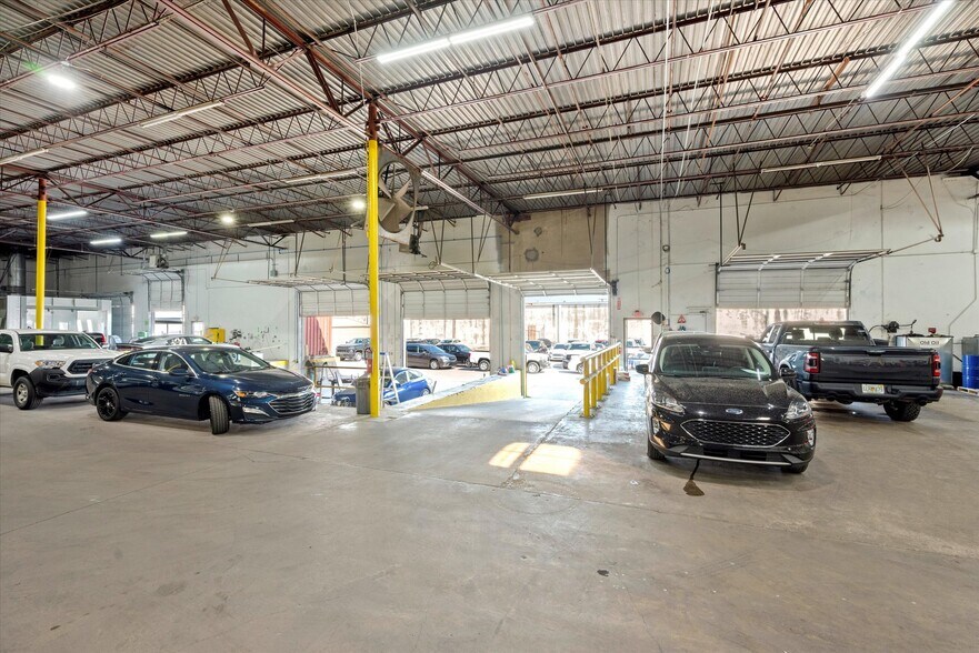 More Photos Of 5127-5131 Mercantile Row, Dallas Warehouse For Lease