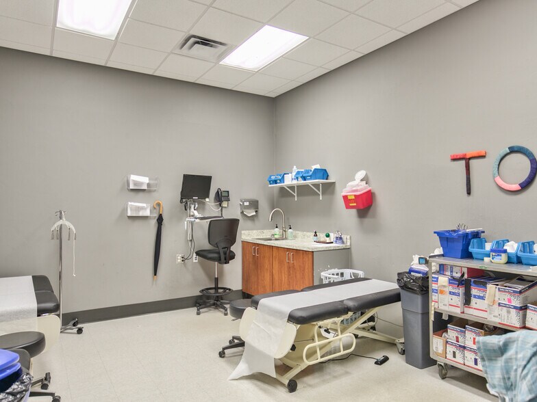 More Photos Of 1981 Capital Cir NE, Tallahassee Medical For Lease