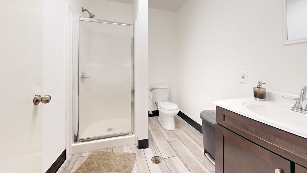 More Photos Of 174 NW 9th ave, Mulberry Distribution For Lease