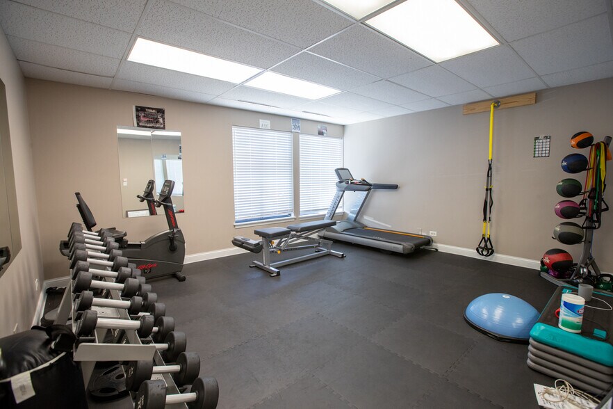 More Photos Of 865-909 E Wilmette Rd, Palatine Medical For Lease