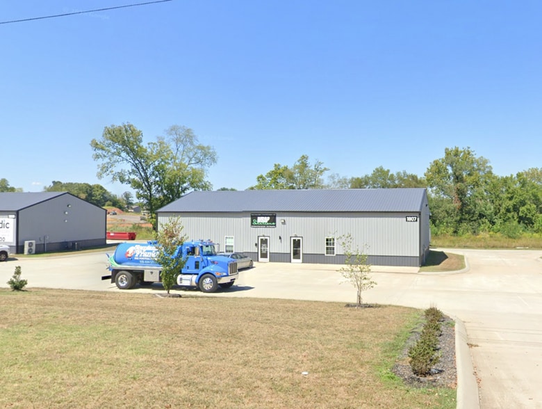 Primary Photo Of 1807 E Boy Scout Rd, Clarksville Flex For Lease