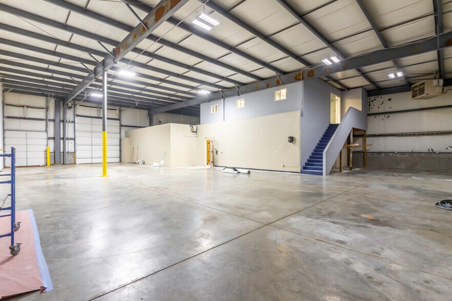 More Photos Of 2840 Mitthoeffer Pl, Indianapolis Warehouse For Sale