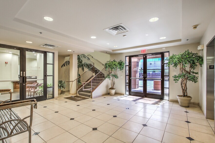 More Photos Of 1349 Galleria Dr, Henderson Office Residential For Lease