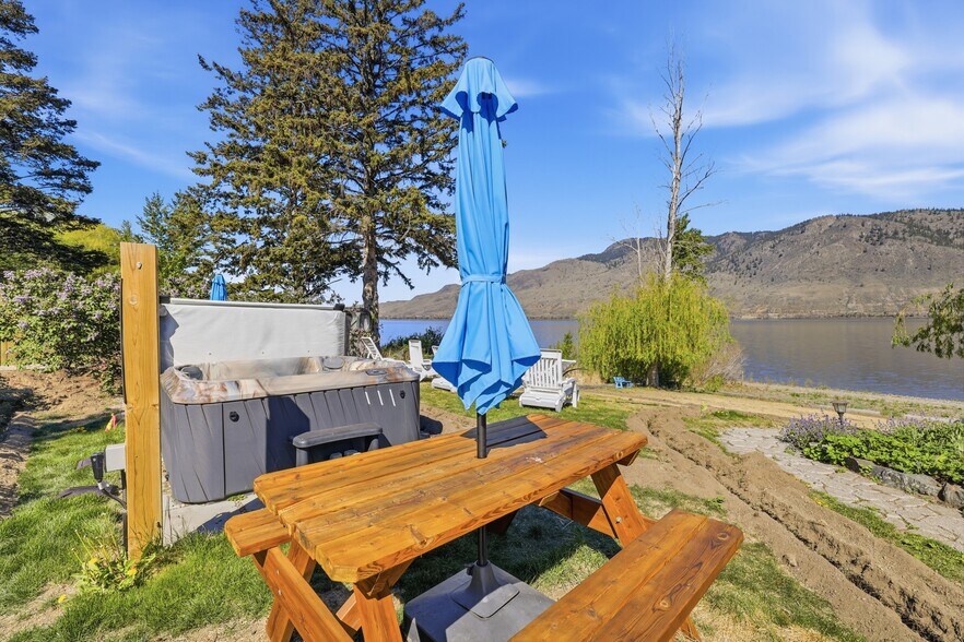 More Photos Of 7001 Savona Access Rd, Thompson-Nicola Hotel For Sale
