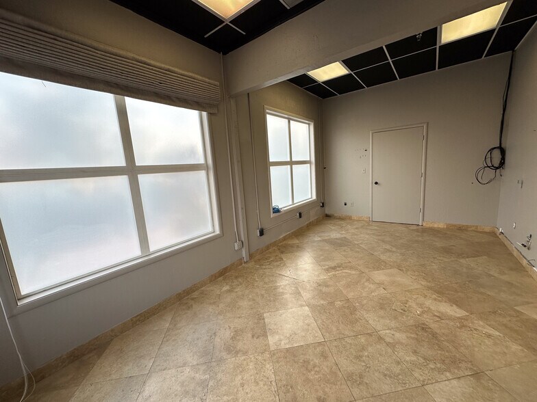 More Photos Of 770-780 Smithridge Dr, Reno Showroom For Lease