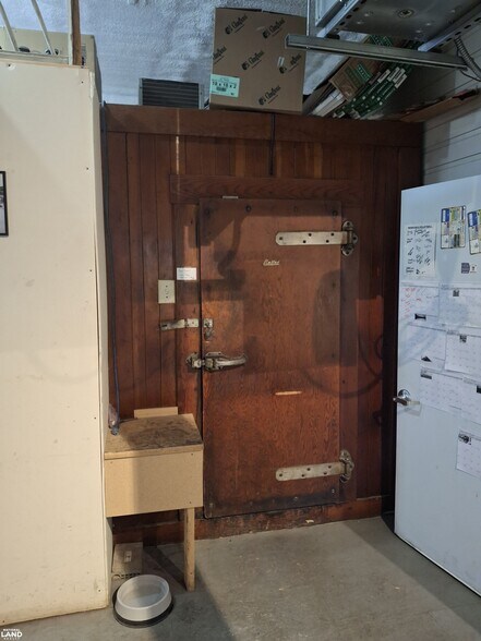 More Photos Of 417 G St, Central City General Retail For Sale