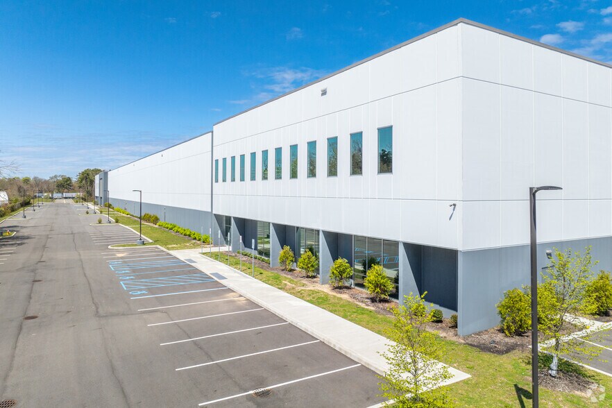 More Photos Of 55 Paradise Ln, Bay Shore Warehouse For Lease