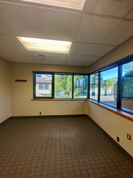 More Photos Of 546 Cromwell Ave, Rocky Hill Medical For Sale