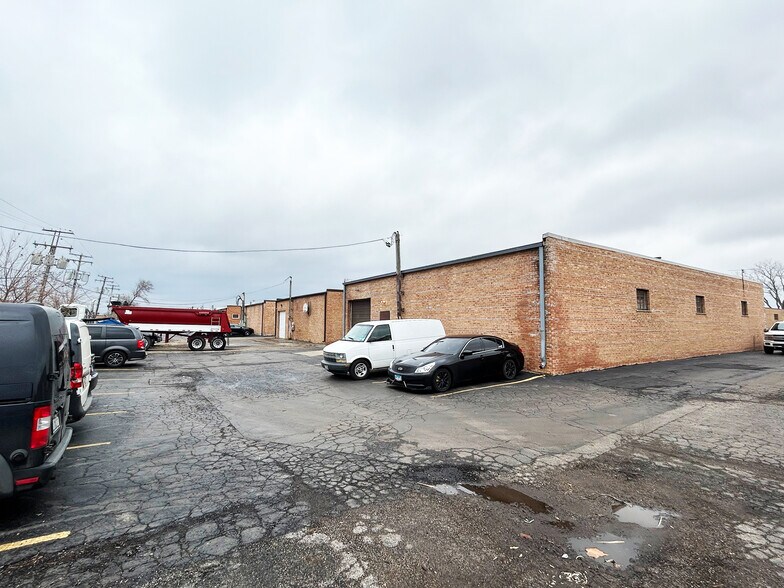 More Photos Of 50 Joey Dr, Elk Grove Village Warehouse For Lease