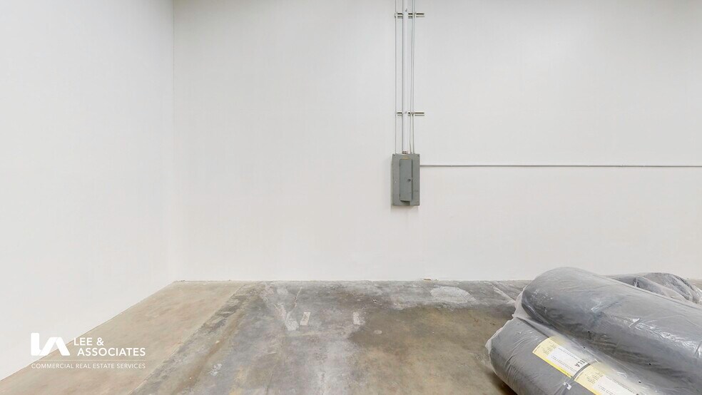 More Photos Of 17101-17121 Central Ave, Carson Warehouse For Lease