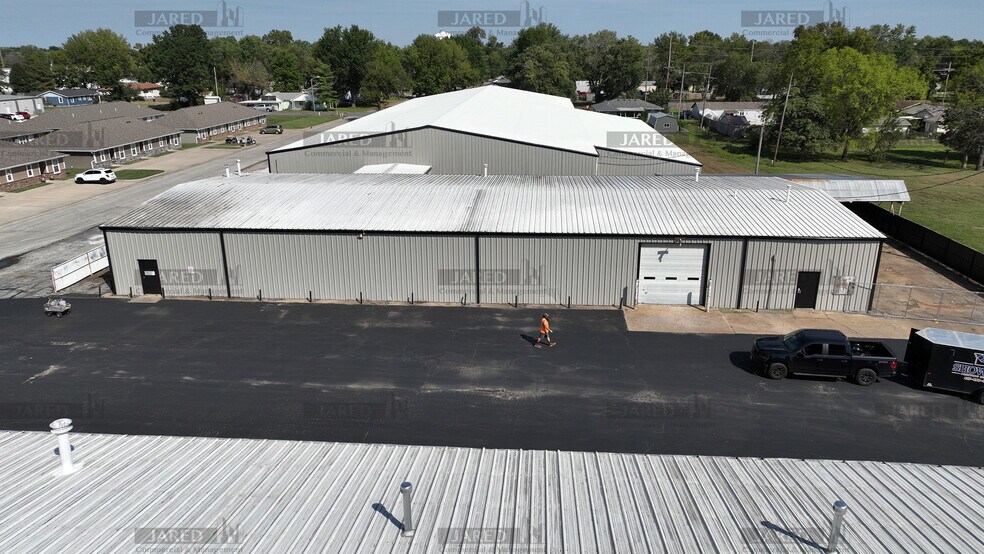 More Photos Of 2230 S Main St, Carthage Unknown For Lease