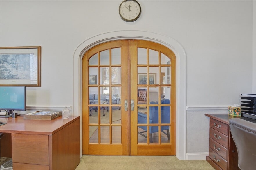 More Photos Of 717 E 1st St, Humble Office Residential For Sale