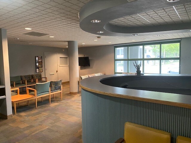 More Photos Of 7020-7022 W North Ave, Chicago Medical For Lease