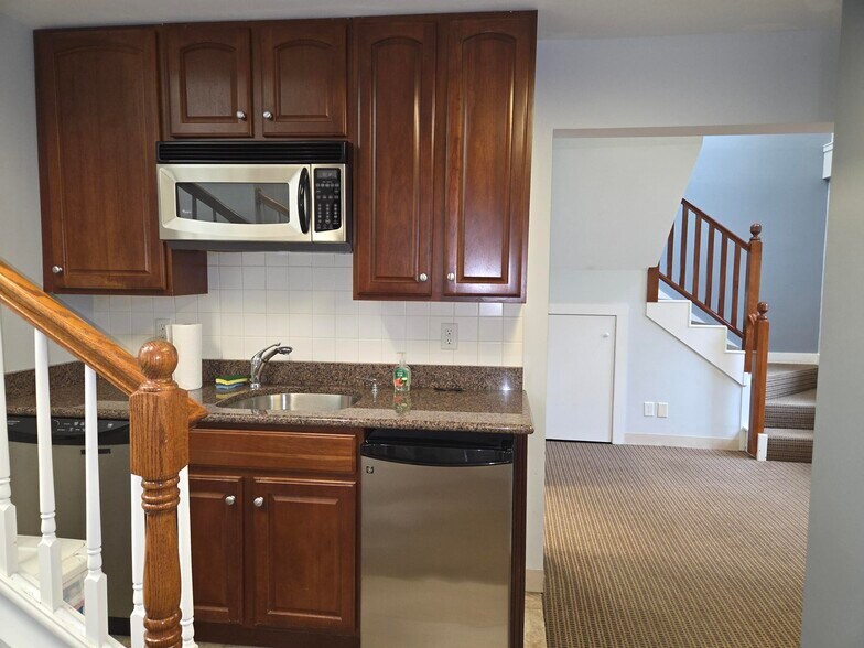 More Photos Of 282 Montvale Ave, Woburn Office For Sale