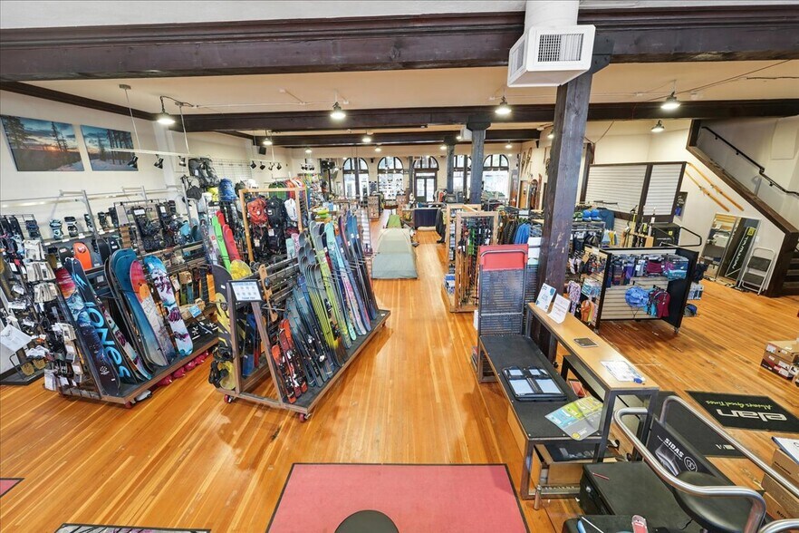 More Photos Of 2975 NE Sandy Blvd, Portland Storefront For Sale