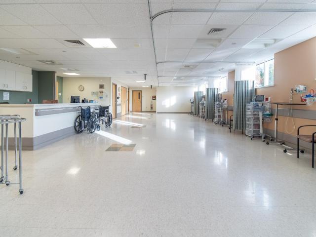 More Photos Of 10 Timberview Ln, Russell Medical For Sale