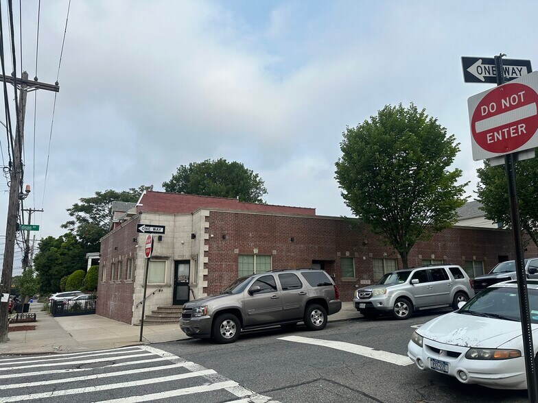 Primary Photo Of 2881 Middletown Rd, Bronx Medical For Sale