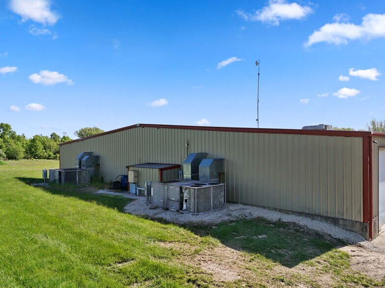 More Photos Of 29 Red Oak Rd, High Hill Manufacturing For Sale