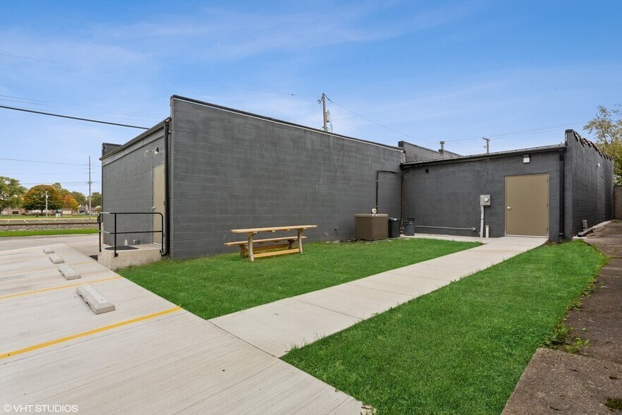 More Photos Of 2701-2703 Franklin St, Michigan City Storefront Retail Office For Sale