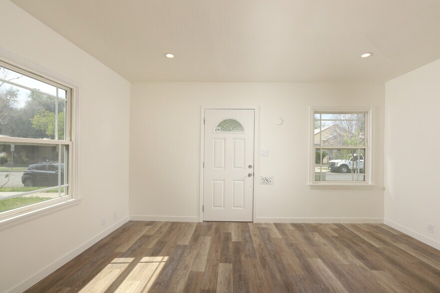 More Photos Of 1004 W Clark Ave, Burbank Apartments For Sale