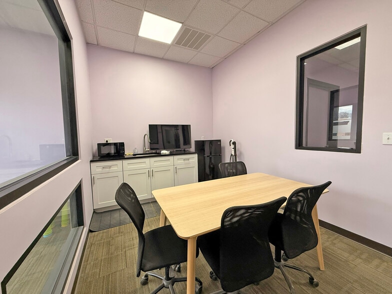 More Photos Of 75 E Jefryn Blvd, Deer Park Warehouse For Sale