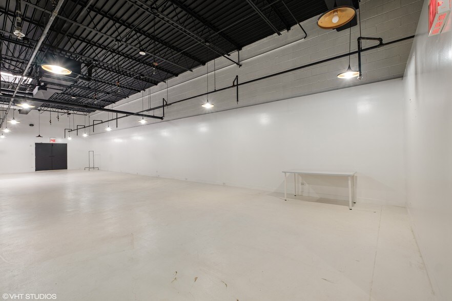 More Photos Of 610-642 Anthony Trl, Northbrook Light Distribution For Sale