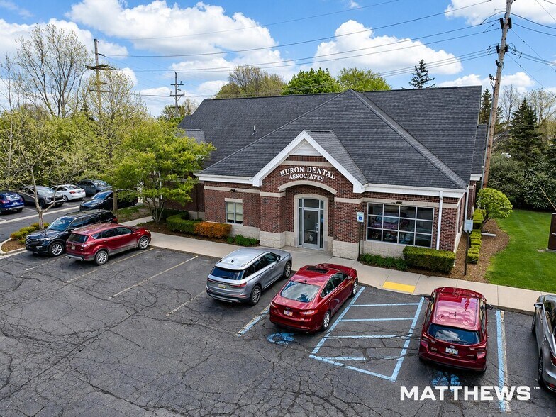 More Photos Of 18757 Huron River Dr, New Boston Medical For Sale