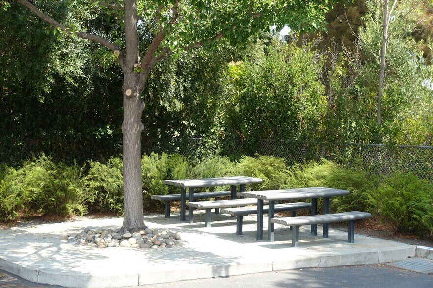 More Photos Of 555 Clyde Ave, Mountain View Office For Lease