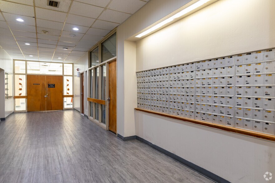 More Photos Of 489 W State St, Trenton Apartments For Lease