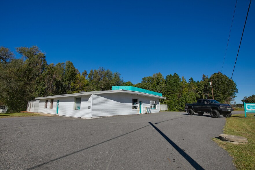 More Photos Of 10211 Chamberlayne Rd, Mechanicsville Freestanding For Lease