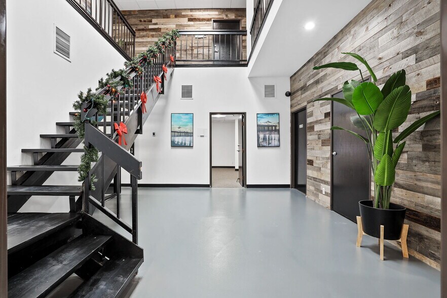 More Photos Of 1314 W 5th St, Santa Ana Office For Lease