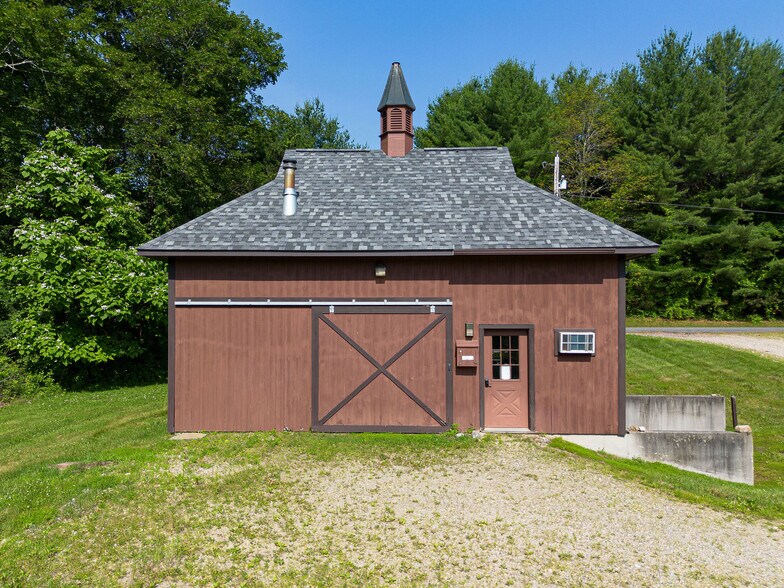 More Photos Of 2049 S Undermountain Rd, Sheffield Schools For Sale