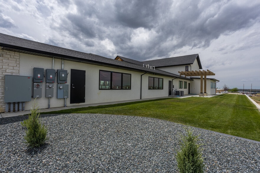 More Photos Of 5980 Enterprise Dr, Casper Office For Lease