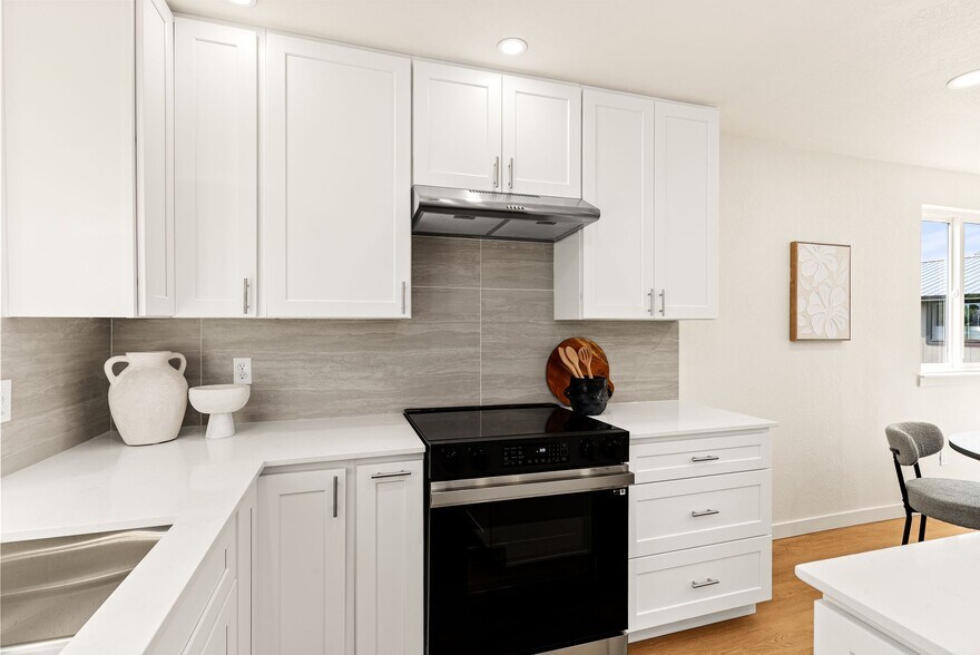 More Photos Of 14643 8th Ave SW, Burien Apartments For Sale