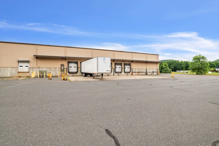 More Photos Of 14 Industrial Dr W, South Deerfield Manufacturing For Lease