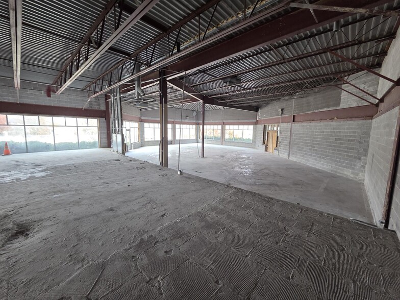 More Photos Of 7405-7471 Quivira Rd, Shawnee General Retail For Lease