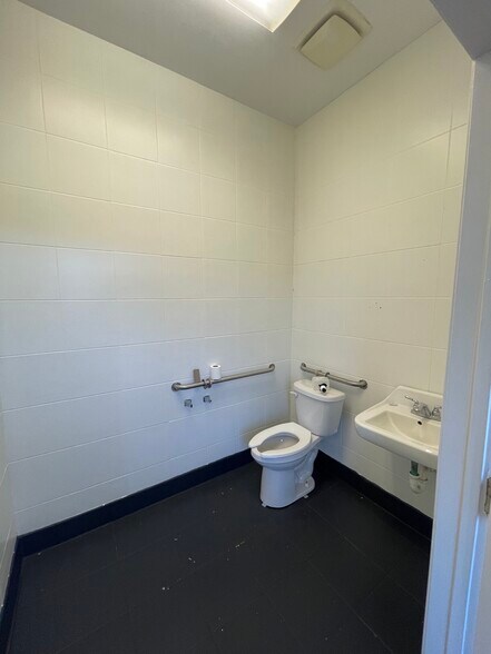 More Photos Of 386 Highway 82 S, Jefferson Restaurant For Sale