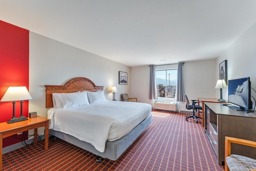 More Photos Of 333 N Main St, Richfield Hotel For Sale