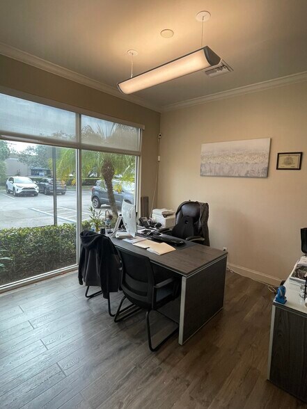 More Photos Of 1701-1745 Banks Rd, Margate Light Distribution For Lease