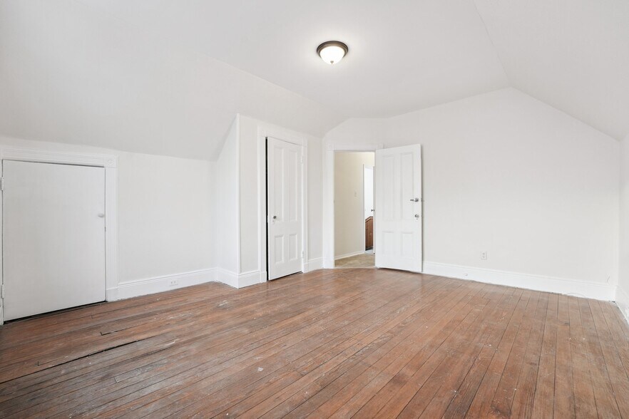 More Photos Of 910 19th St, Union City Multifamily For Sale