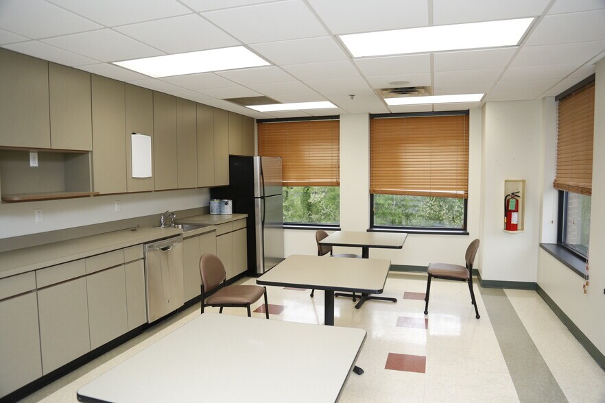 More Photos Of 215 Don Knotts Blvd, Morgantown Office For Lease
