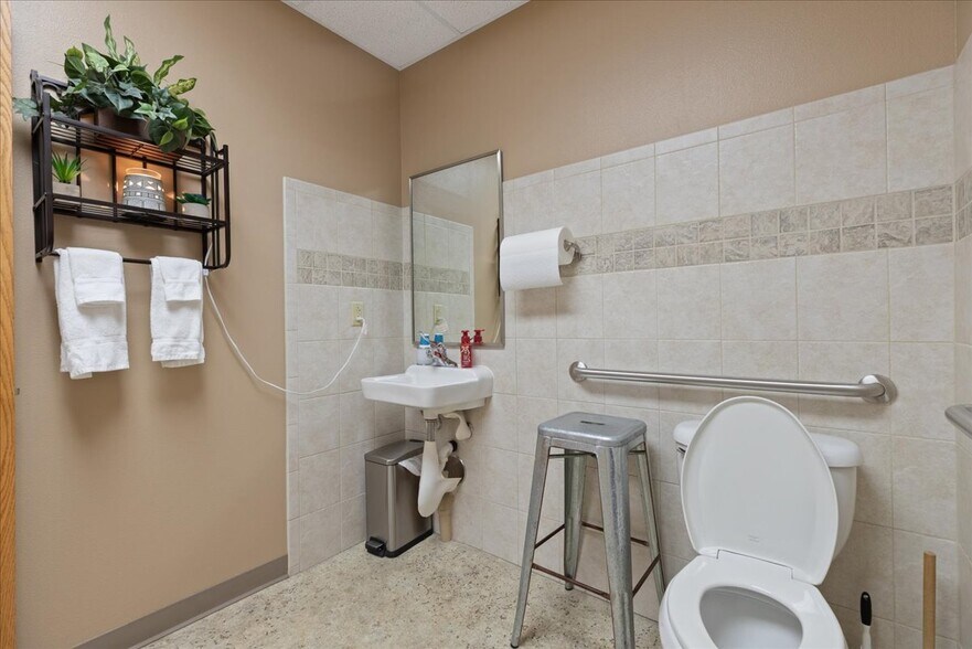 More Photos Of 4100-4140 Laramie St, Cheyenne Medical For Sale
