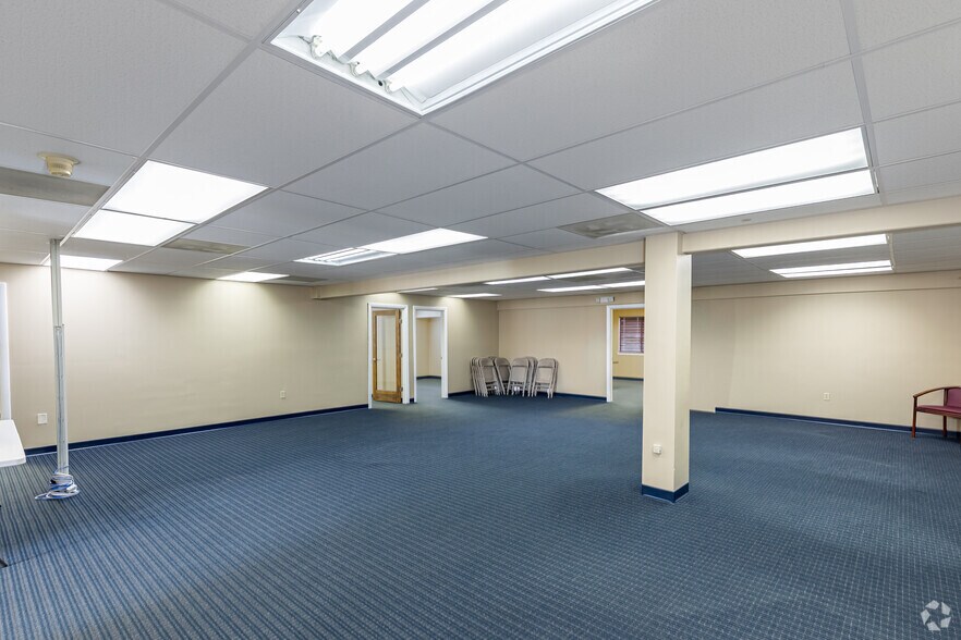 More Photos Of 2 Forest Park Dr, Farmington Unknown For Sale