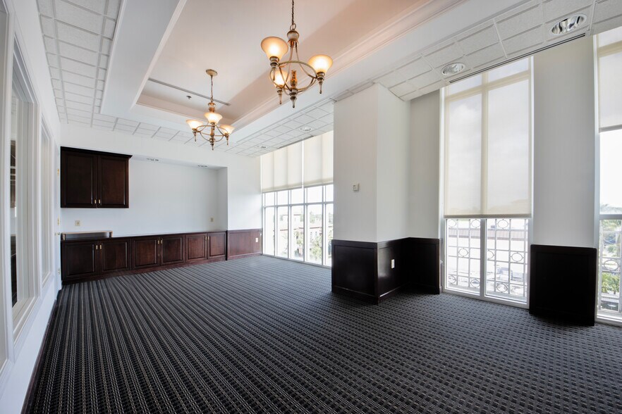 More Photos Of 888 E Las Olas Blvd, Fort Lauderdale Office For Lease