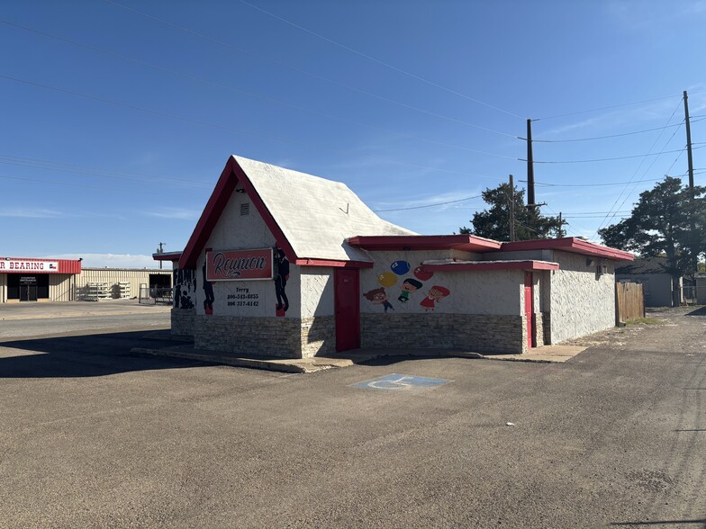 More Photos Of 518 E 34th St, Lubbock Bar For Sale