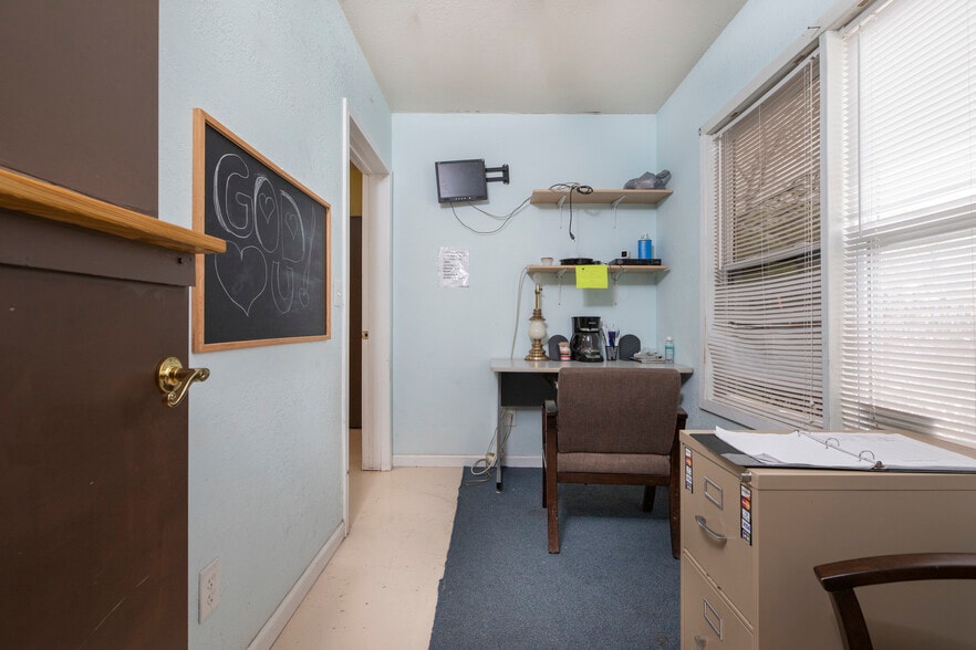 More Photos Of 2522 Holly Hill Dr, San Antonio Medical For Lease